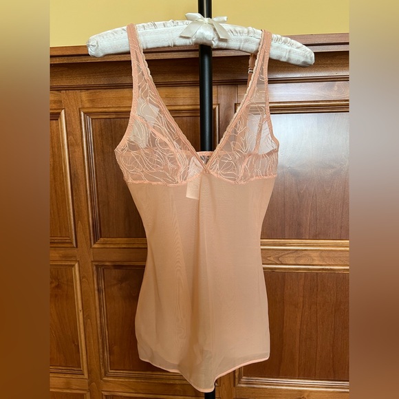 Wolford Other - Wolford Cami Shape and Control Leafage Forming Top Dusty Coral Size 38 B Cup